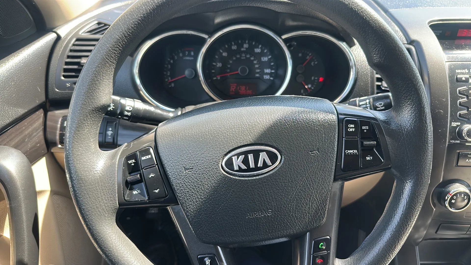 Used 2013 Kia Sorento LX image 17