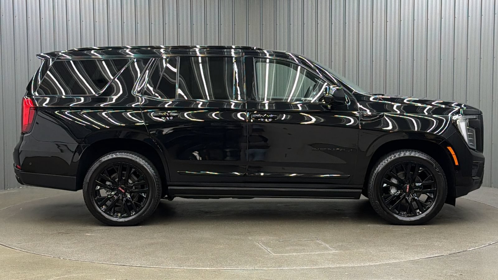 Used 2026 GMC Yukon Denali w/ Sun & Power Step Package AWD/4WD image 6