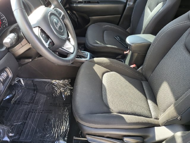Used 2023 Jeep Renegade Altitude AWD/4WD image 12