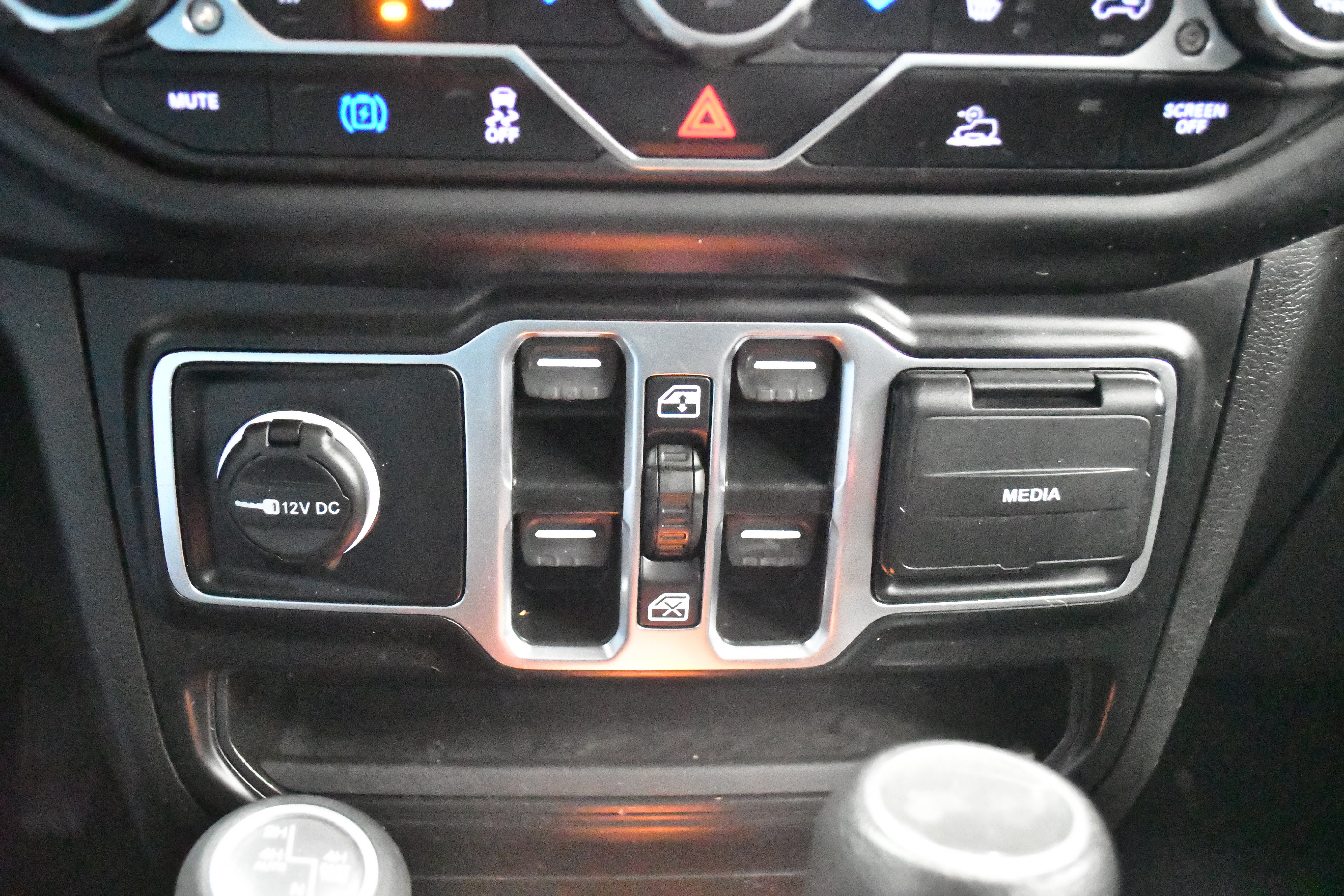 Used 2023 Jeep Wrangler Unlimited w/ Sun & Screen Package image 49