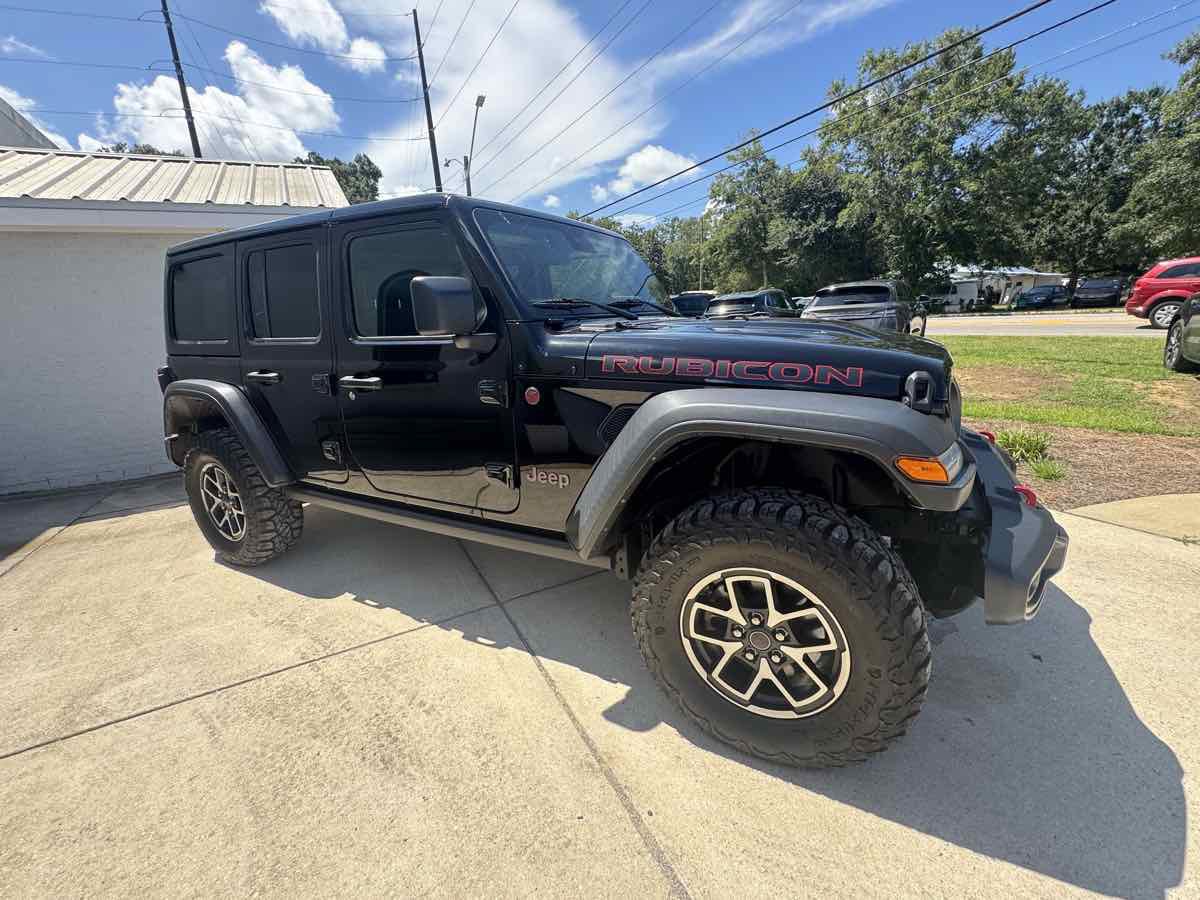 Used 2025 Jeep Wrangler Unlimited Rubicon w/ Convenience Group AWD/4WD image 4