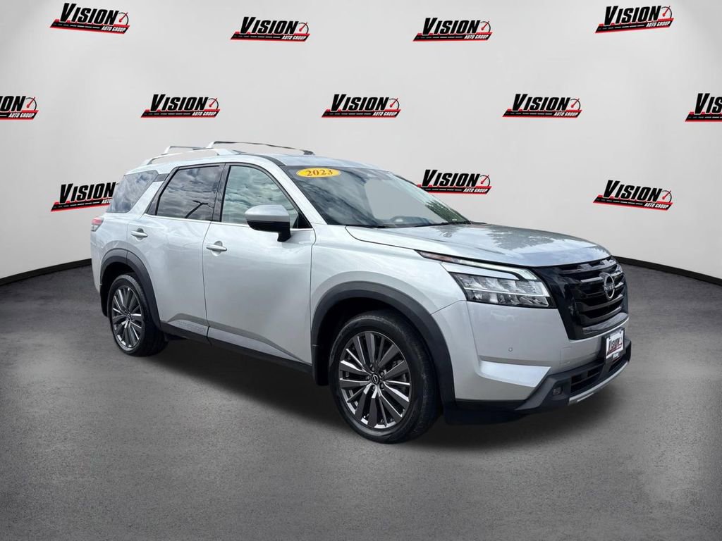 Used 2023 Nissan Pathfinder SL w/ SL Premium Package image 3