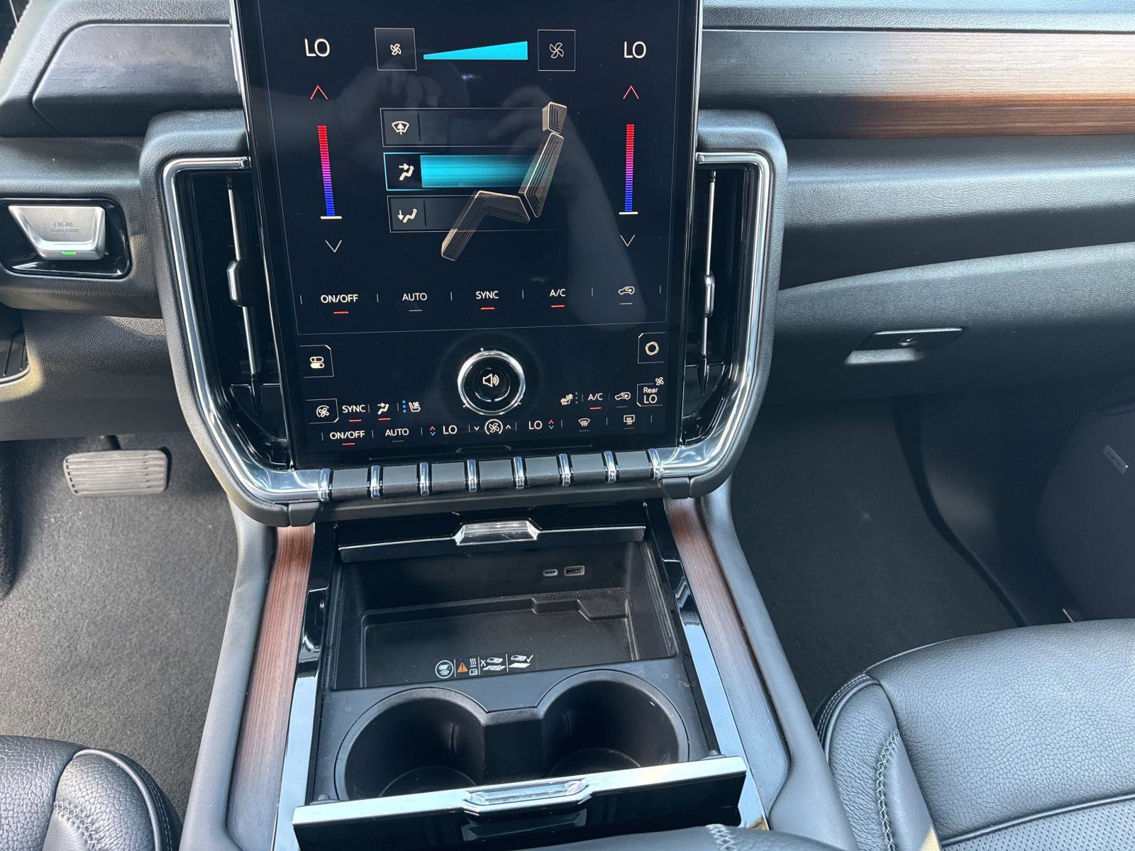 Used 2025 GMC Yukon Denali image 28