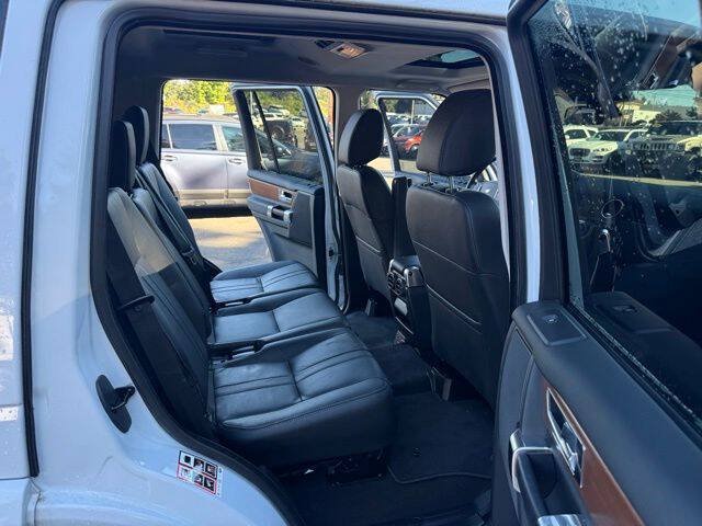 Used 2015 Land Rover LR4 HSE AWD/4WD image 35