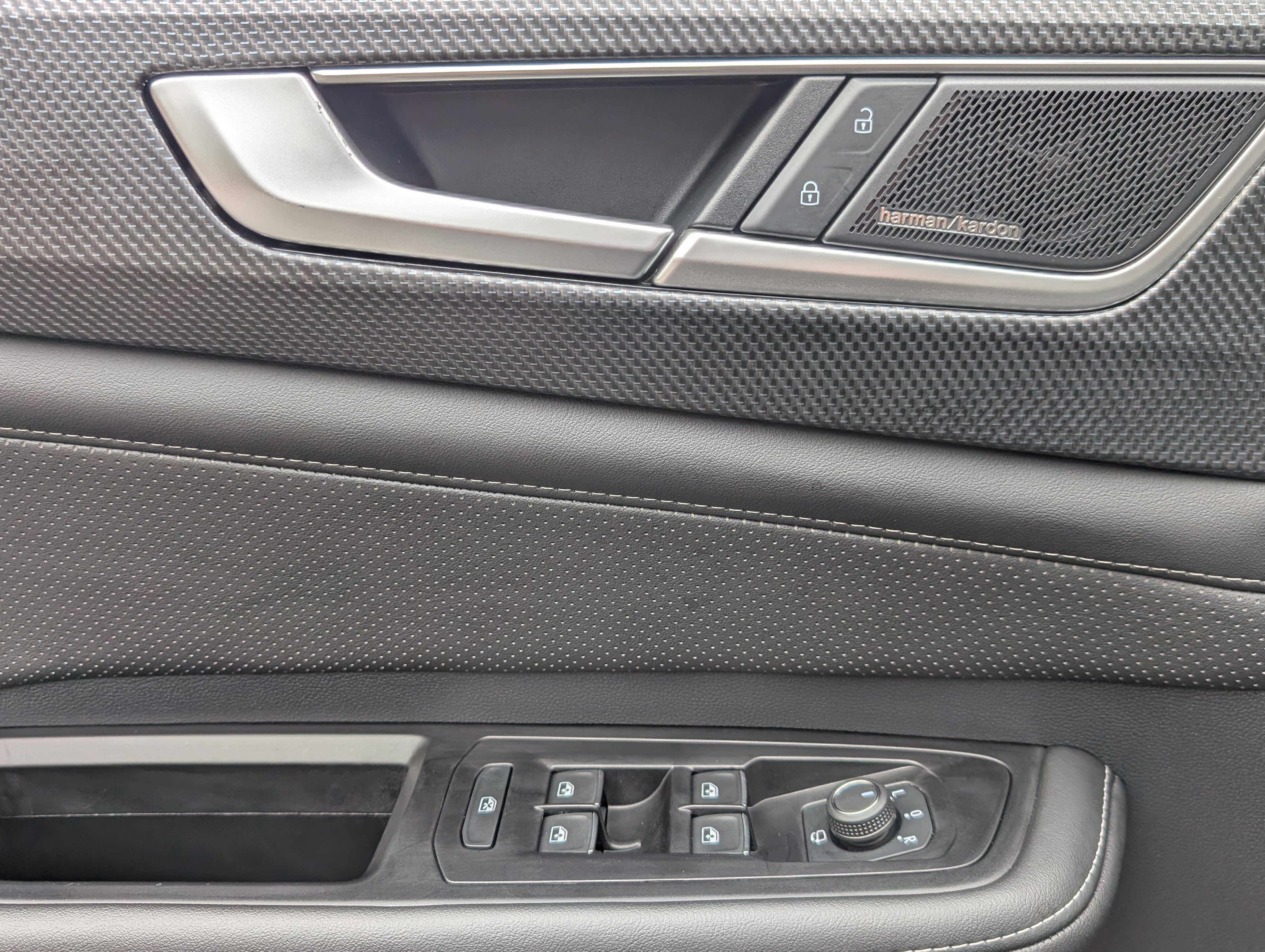 Used 2025 Volkswagen Atlas Cross Sport SEL Premium R-Line image 16