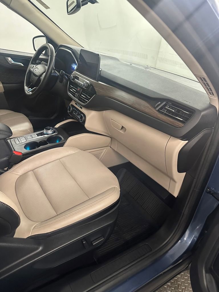 Used 2020 Ford Escape Titanium w/ Titanium Premium Package 2.0 AWD/4WD image 36