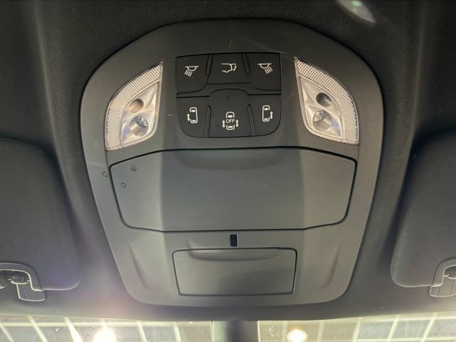 Used 2025 Chrysler Pacifica Select FWD image 25