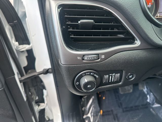 Used 2019 Jeep Cherokee Limited AWD/4WD image 21
