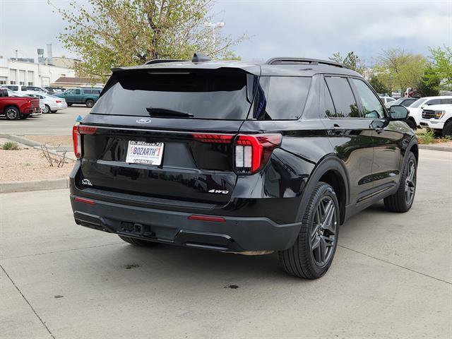 Used 2025 Ford Explorer ST-Line w/ ST-Line Street Pack image 3