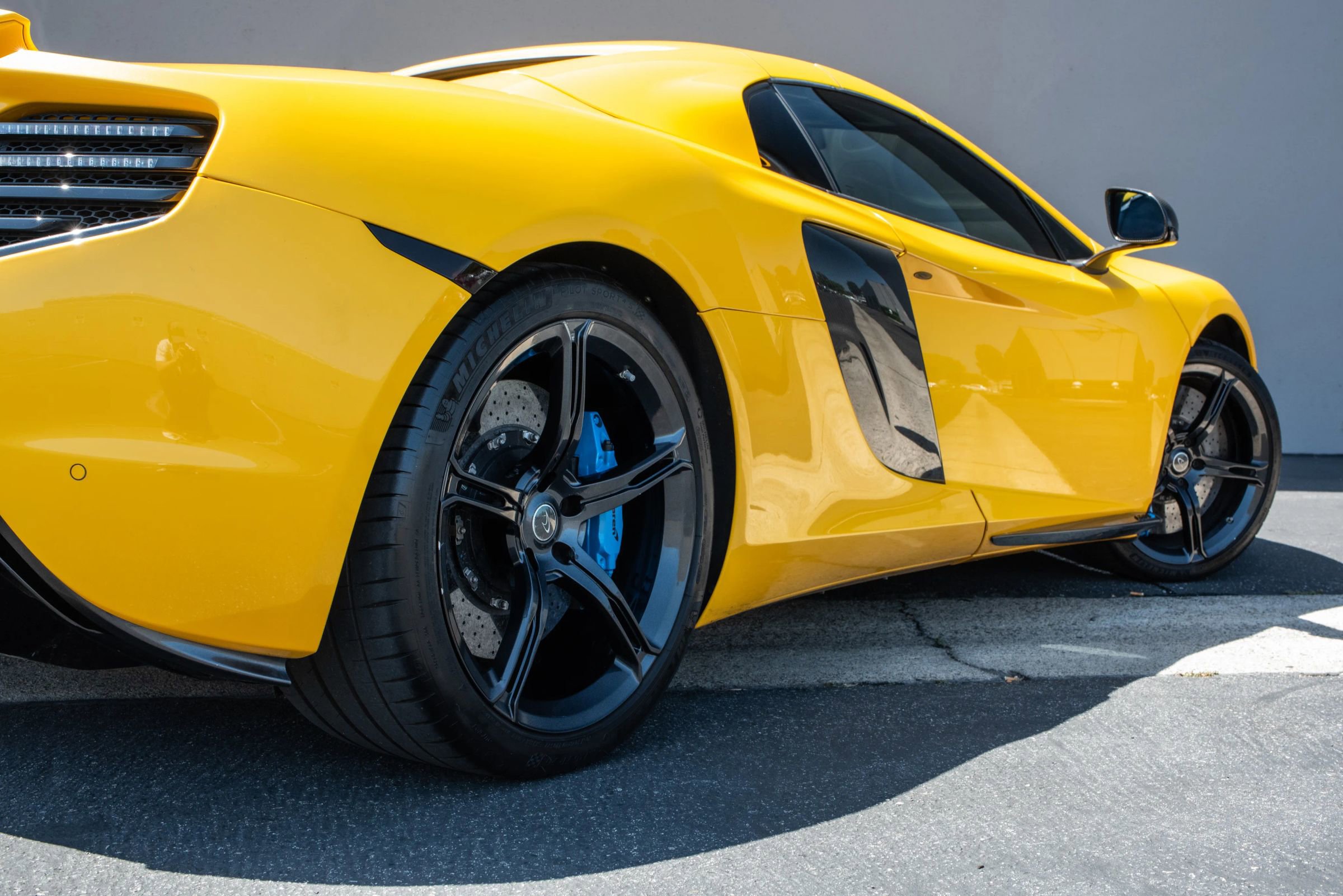 Used 2015 McLaren 650S Spider image 22