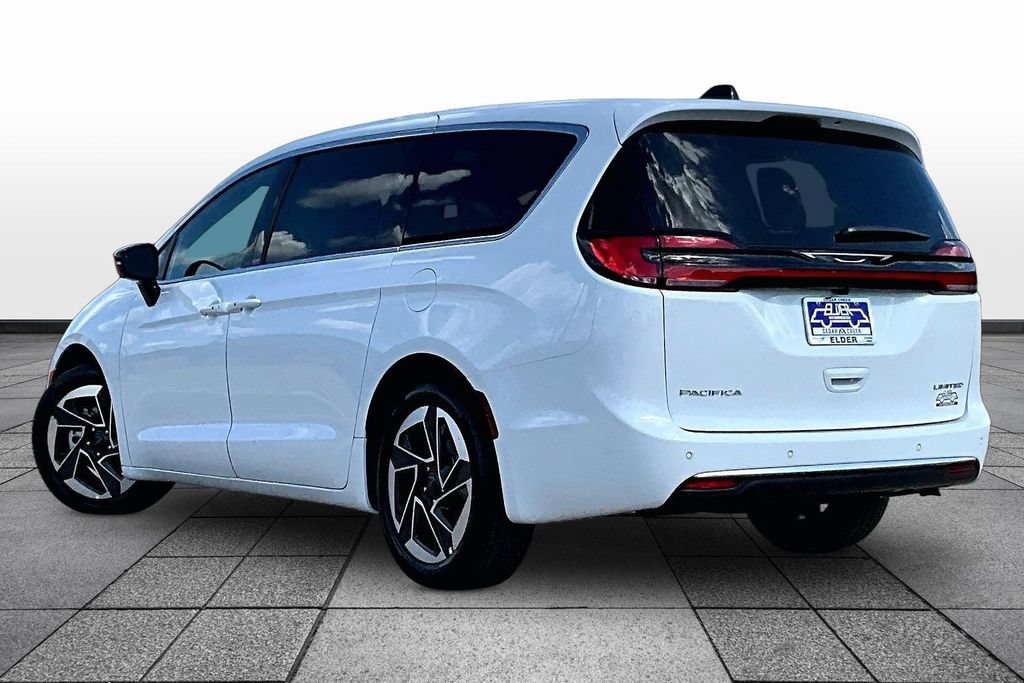 New 2027 Chrysler Pacifica Limited FWD image 3