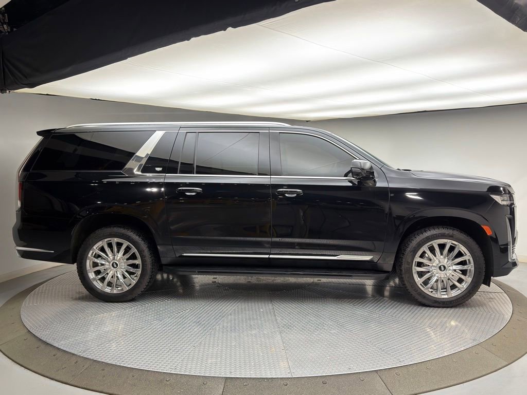 Used 2023 Cadillac Escalade ESV Premium Luxury image 4