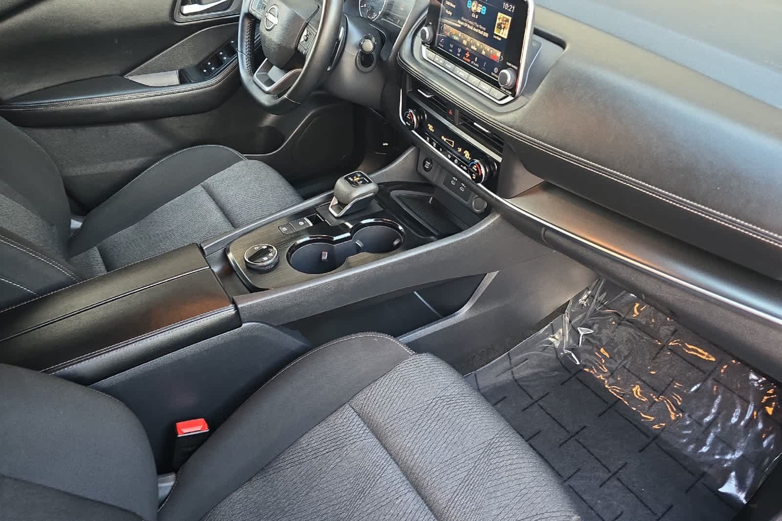 Used 2025 Nissan Rogue SV AWD/4WD image 16