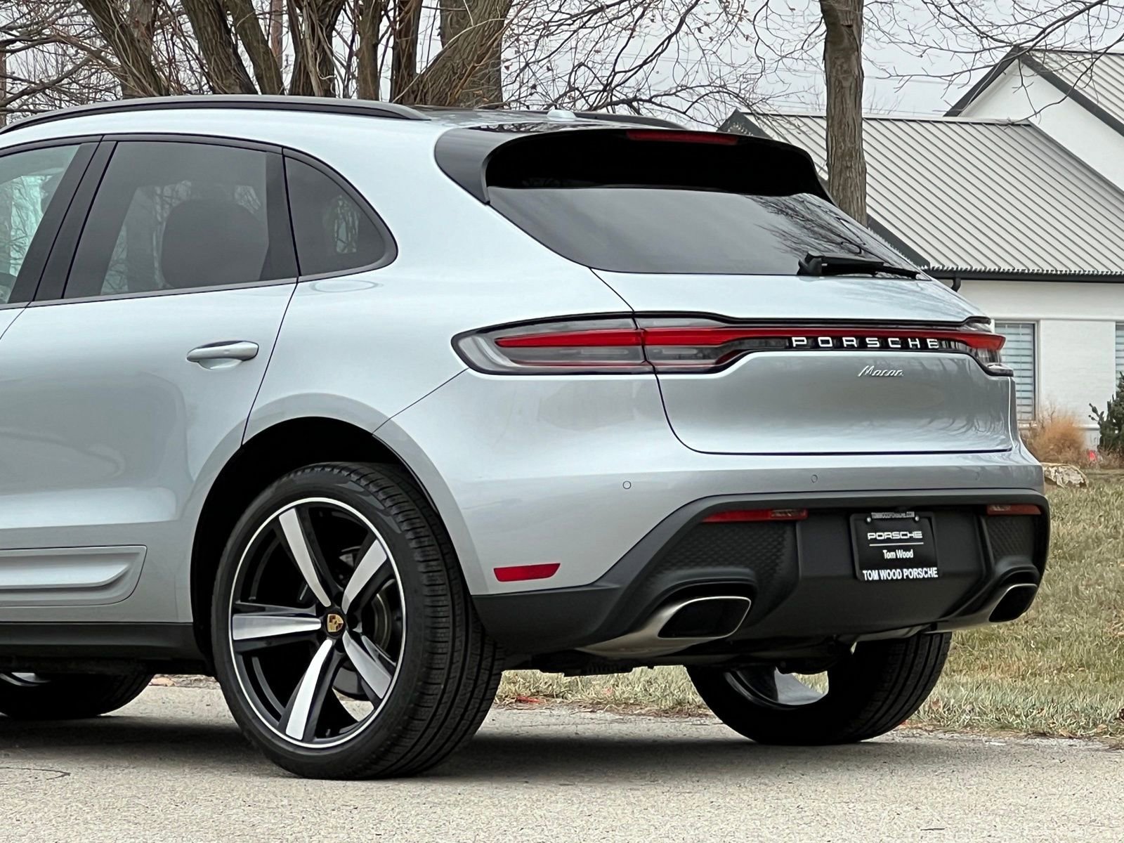 Certified 2025 Porsche Macan AWD/4WD image 10