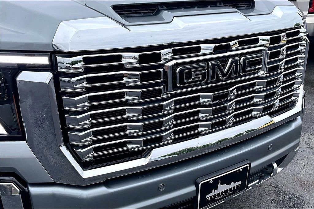 Used 2025 GMC Sierra 3500 Denali w/ Denali Reserve Package AWD/4WD image 35