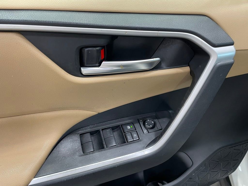Used 2019 Toyota RAV4 XLE image 17