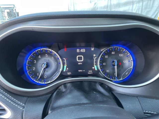 Used 2024 Chrysler Pacifica Touring-L image 23