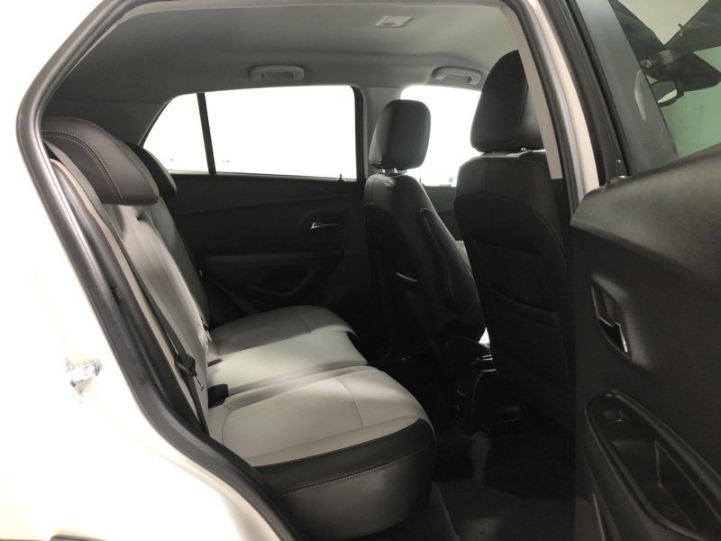 Used 2022 Chevrolet Trax LT w/ LT Convenience Package image 10