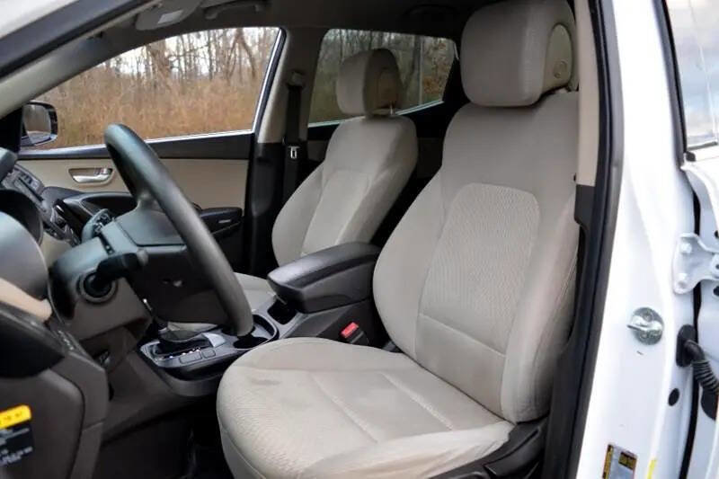 Used 2017 Hyundai Santa Fe Sport image 11