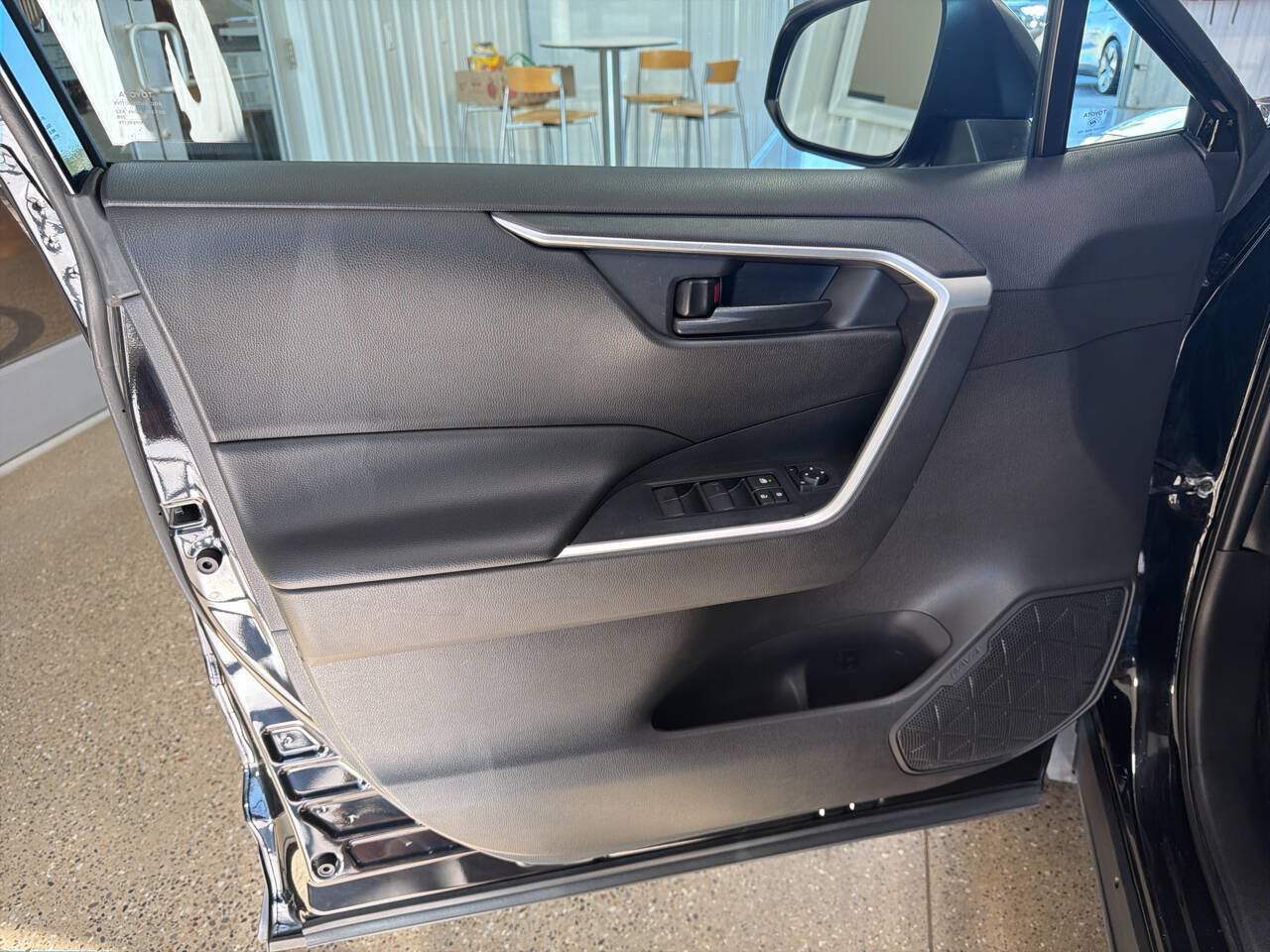 Used 2022 Toyota RAV4 LE AWD/4WD image 18