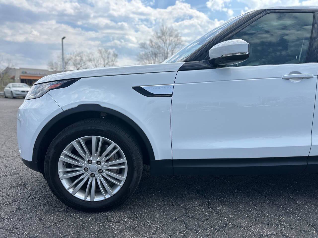 Used 2020 Land Rover Discovery HSE AWD/4WD image 12