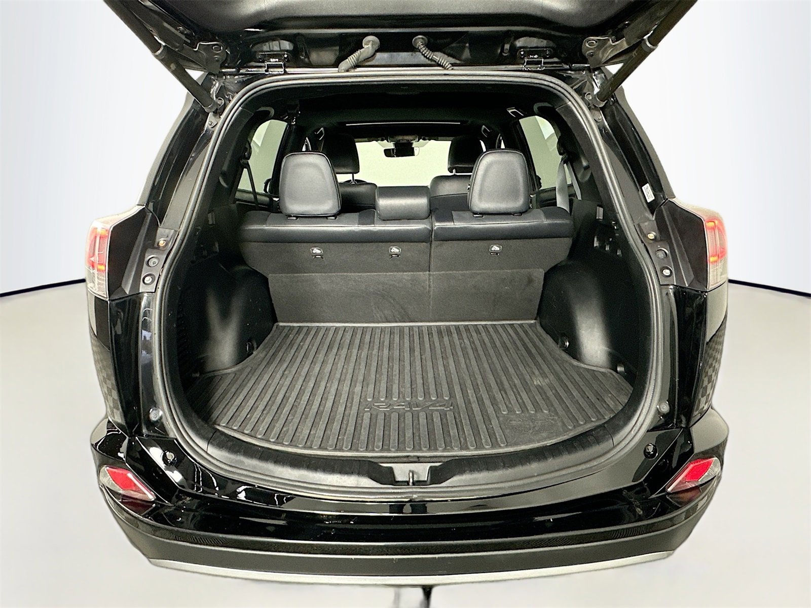 Used 2017 Toyota RAV4 SE w/ Power Extra Value Package image 25