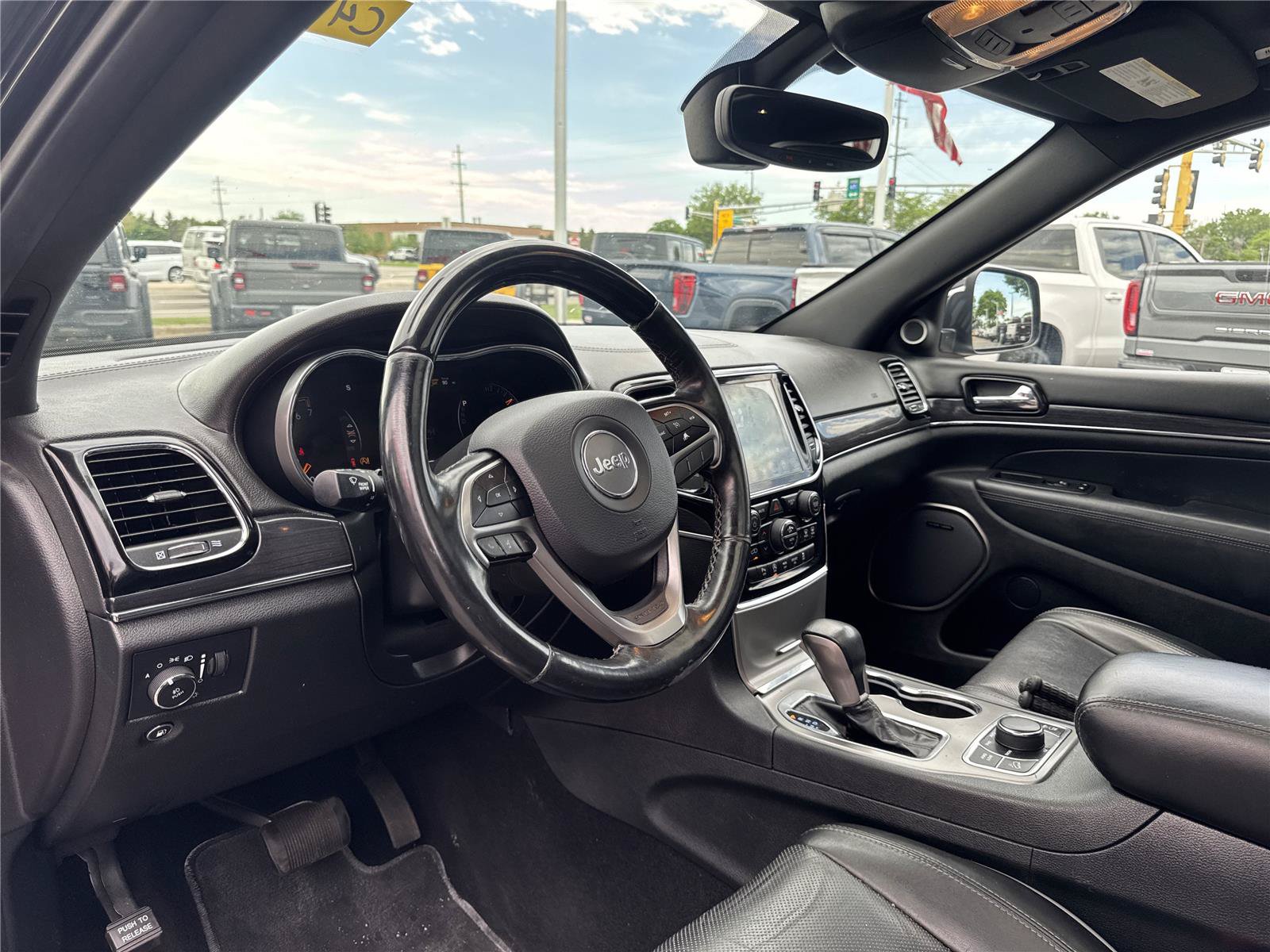 Used 2020 Jeep Grand Cherokee Overland AWD/4WD image 18