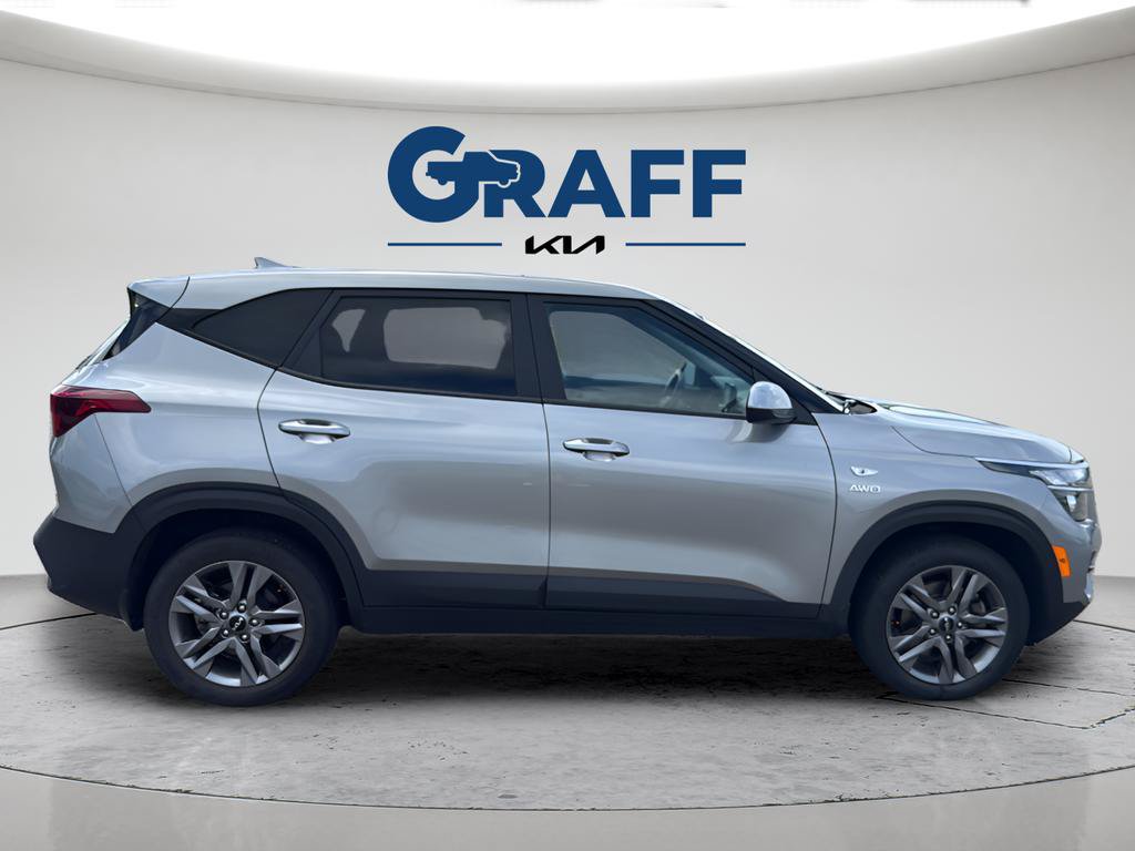 Used 2023 Kia Seltos LX AWD/4WD image 9