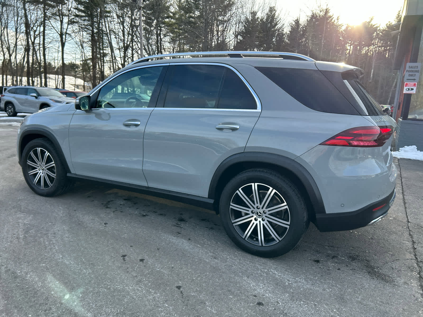 Used 2024 Mercedes-Benz GLE 350 4MATIC image 9