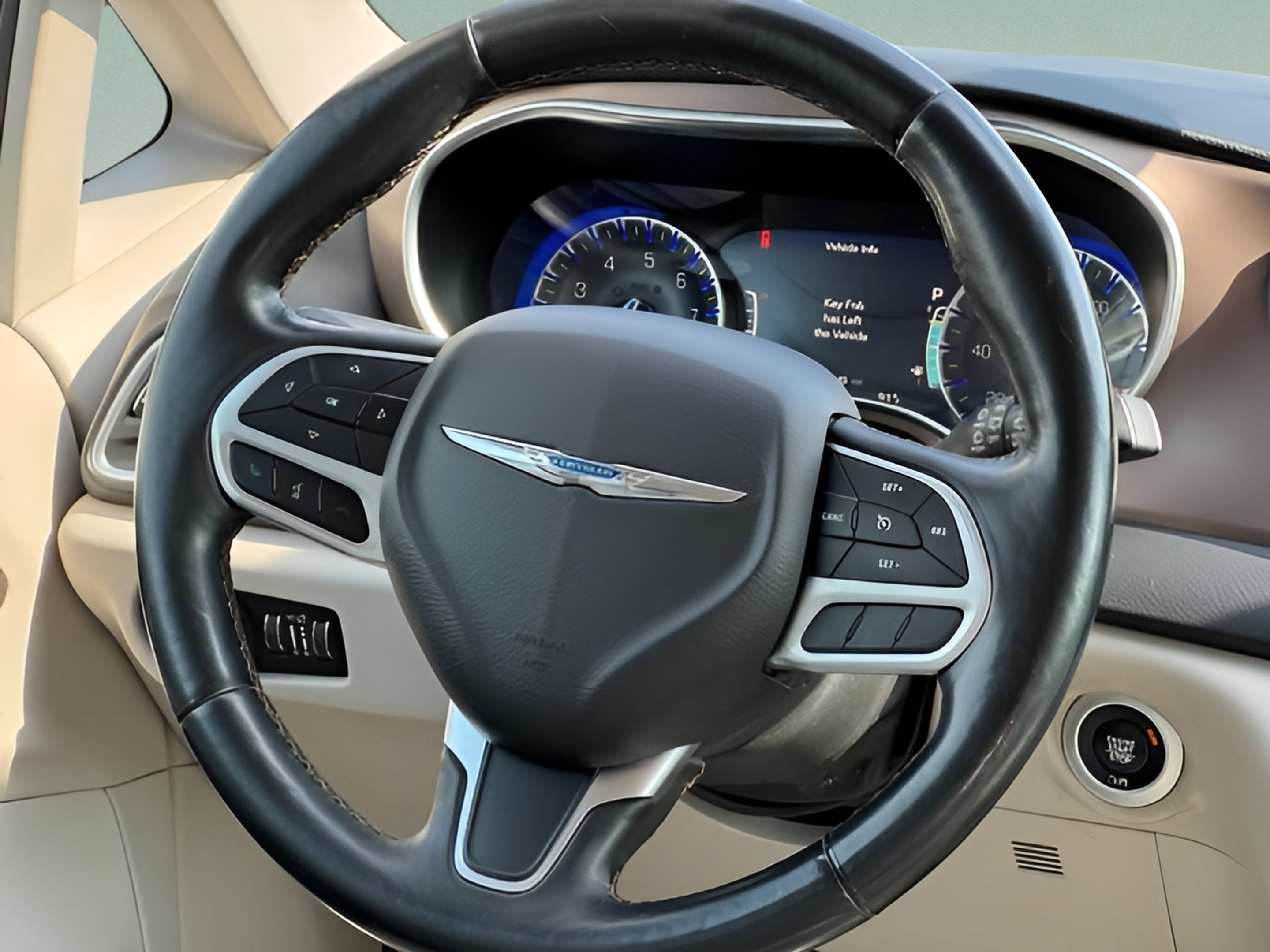 Used 2018 Chrysler Pacifica Touring-L Plus FWD image 15