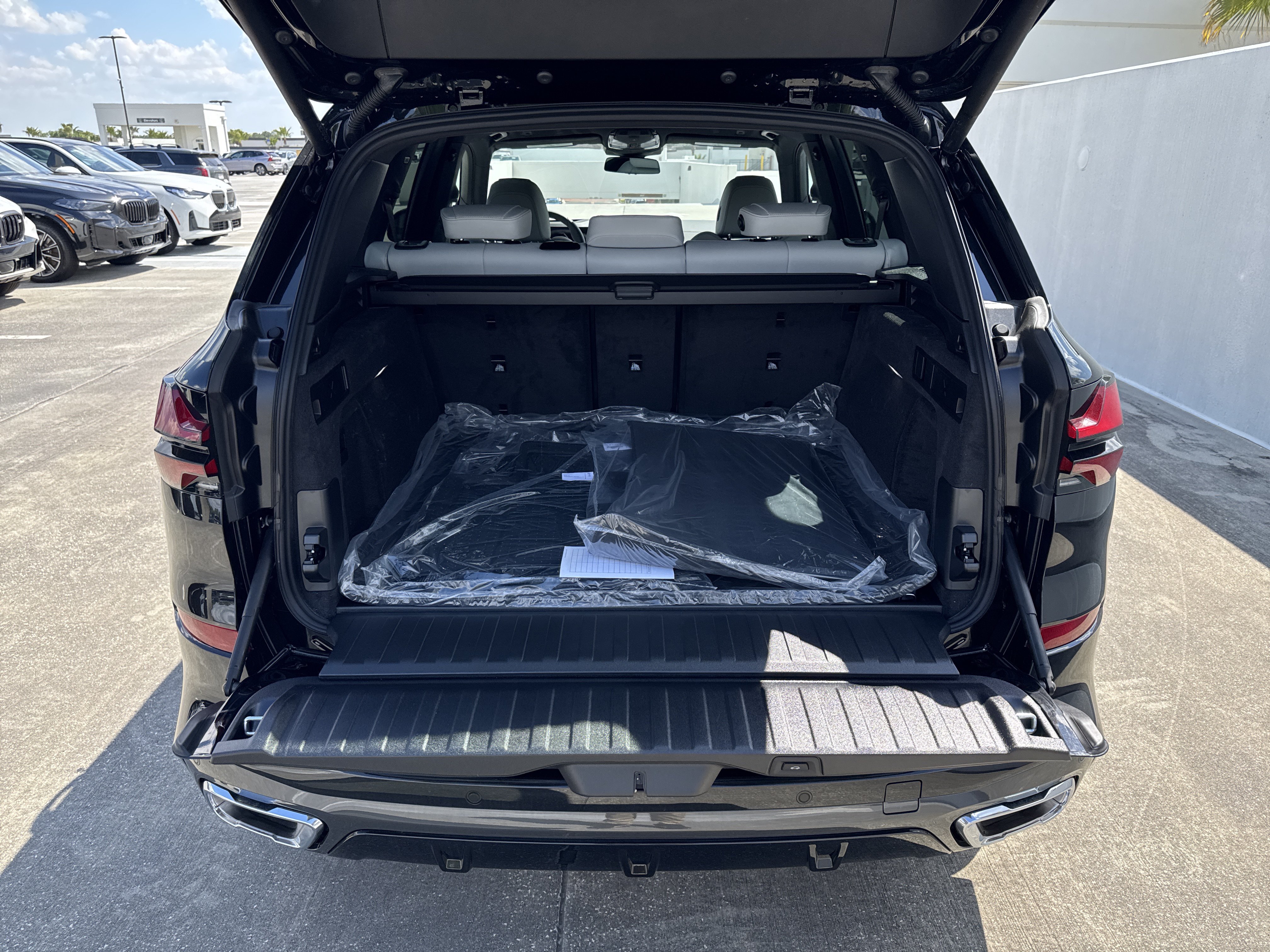 New 2026 BMW X5 xDrive40i w/ M Sport Package AWD/4WD image 12