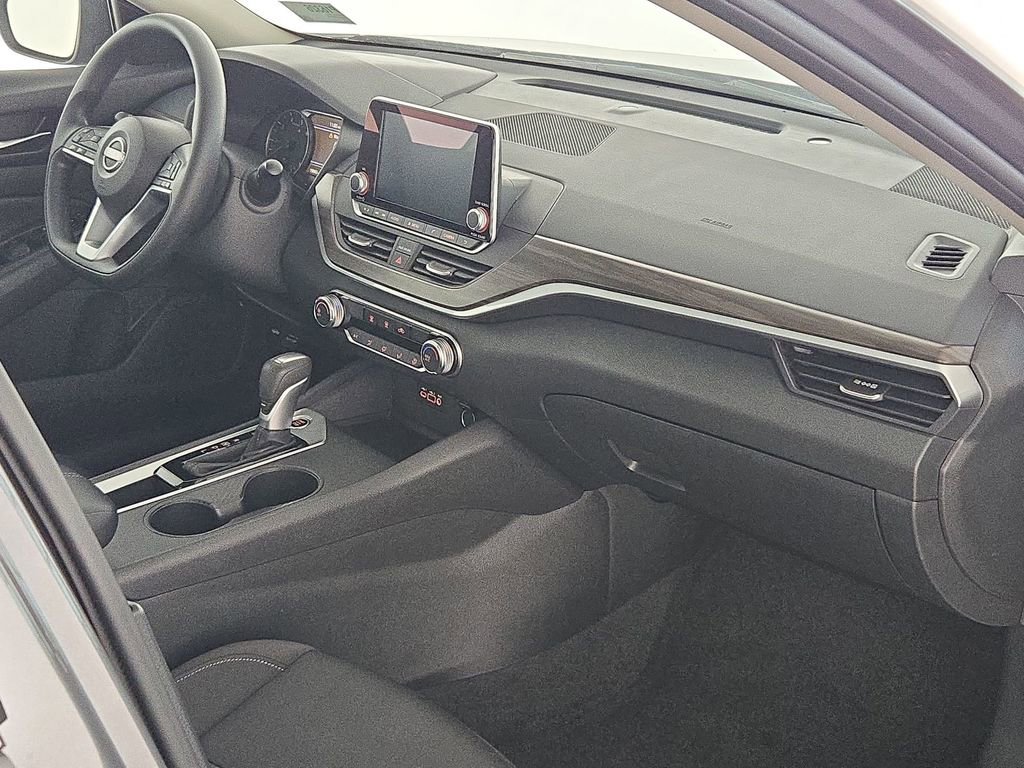 Used 2025 Nissan Altima 2.5 SV image 33