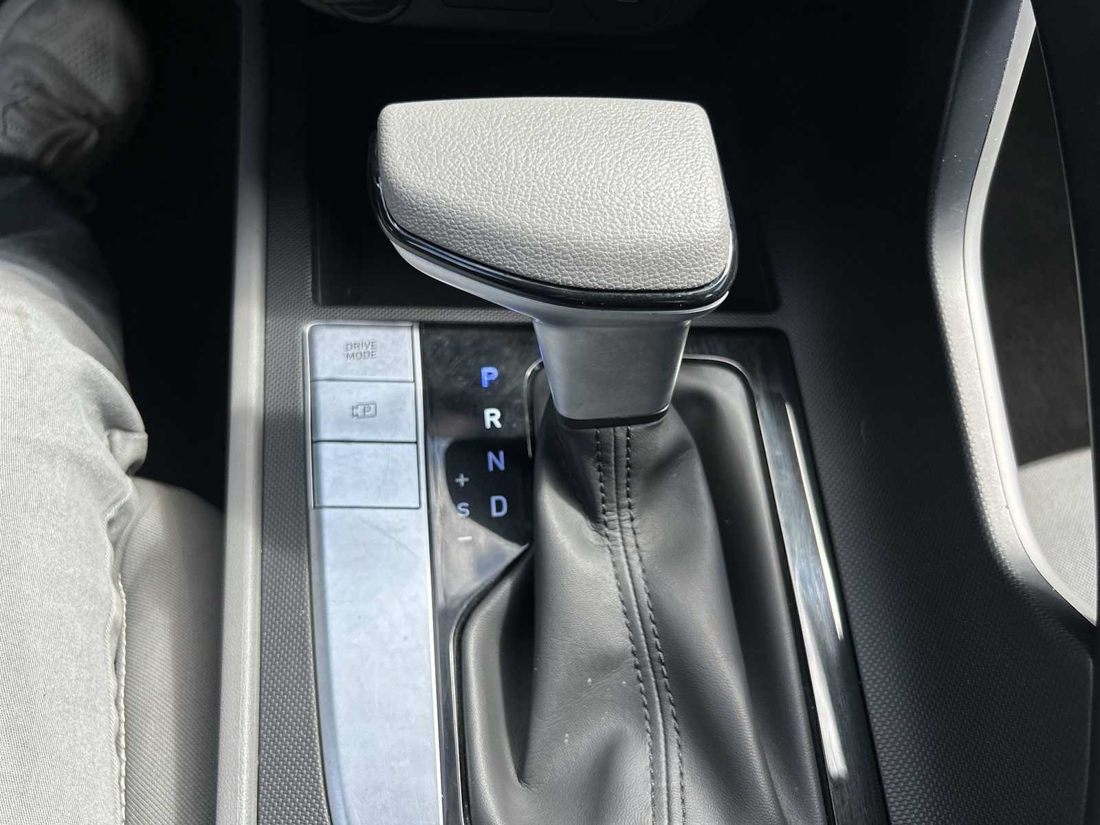 Used 2024 Hyundai Elantra SEL FWD image 19