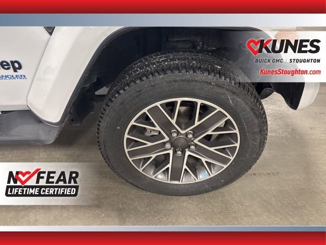 Used 2022 Jeep Wrangler Unlimited Sahara AWD/4WD image 11