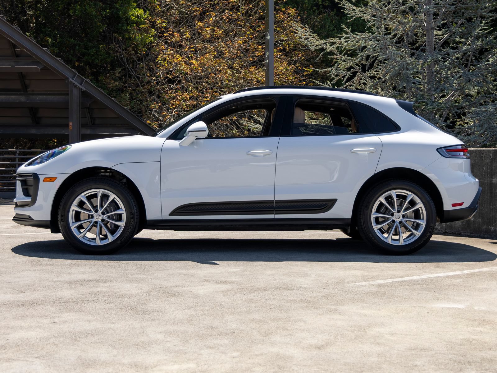 Certified 2026 Porsche Macan AWD/4WD image 2