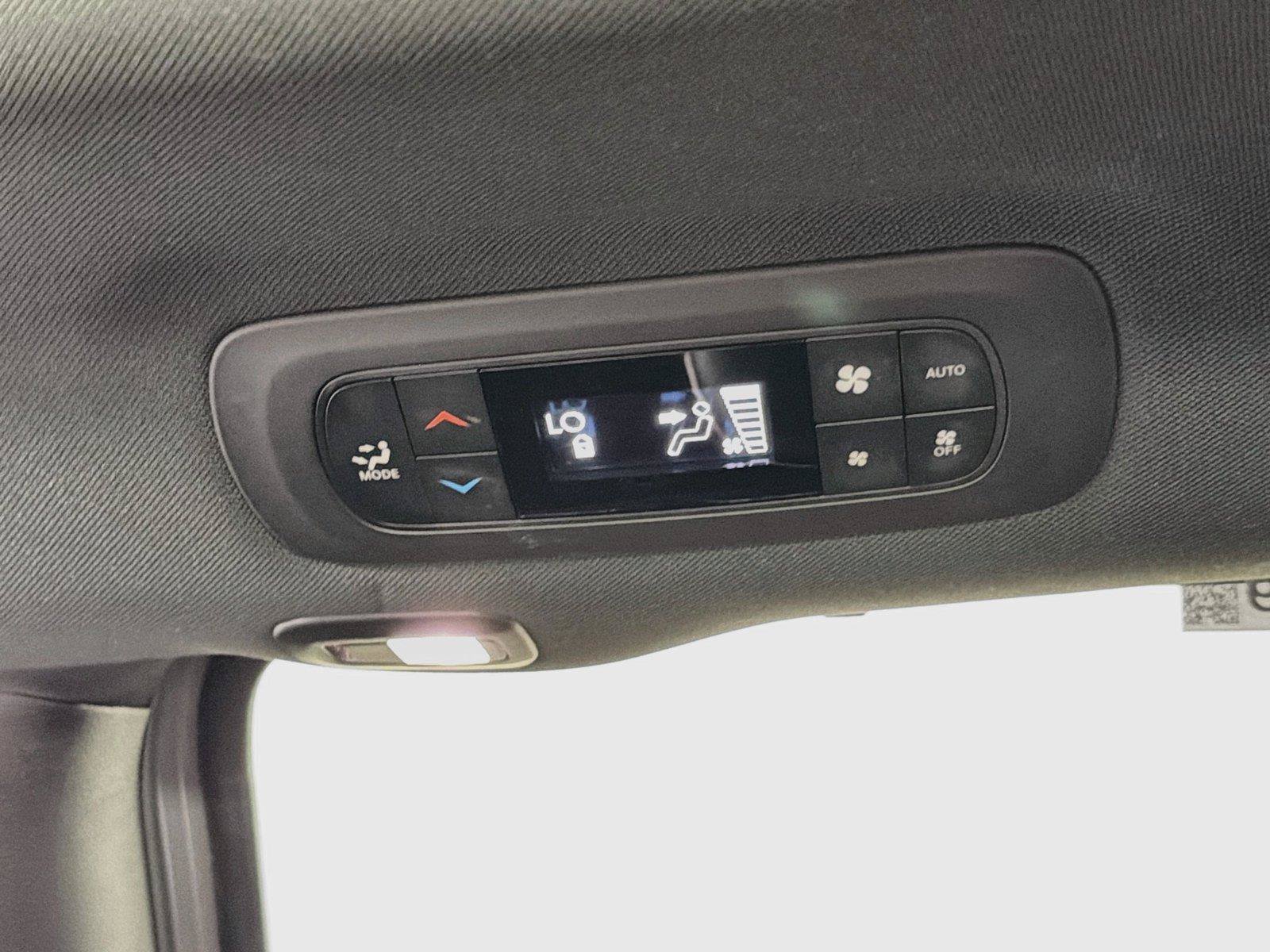 Used 2025 Chrysler Pacifica Limited FWD image 29