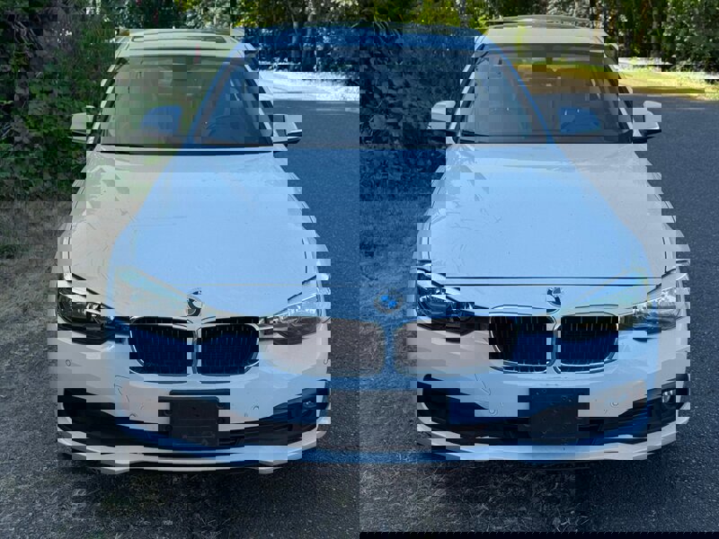 Used 2017 BMW 320i Sedan image 4