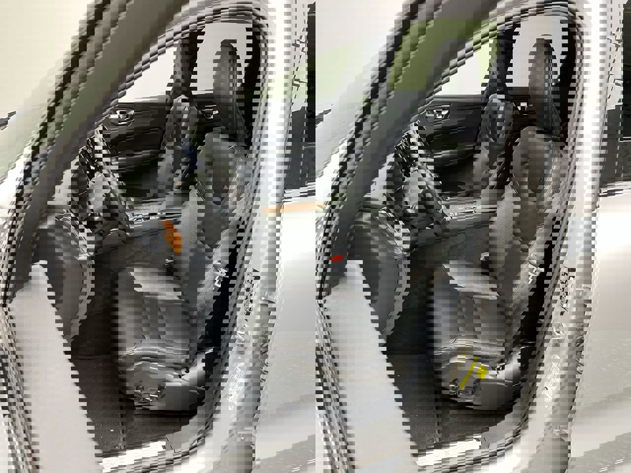 Used 2024 Volvo XC60 B5 Plus image 9