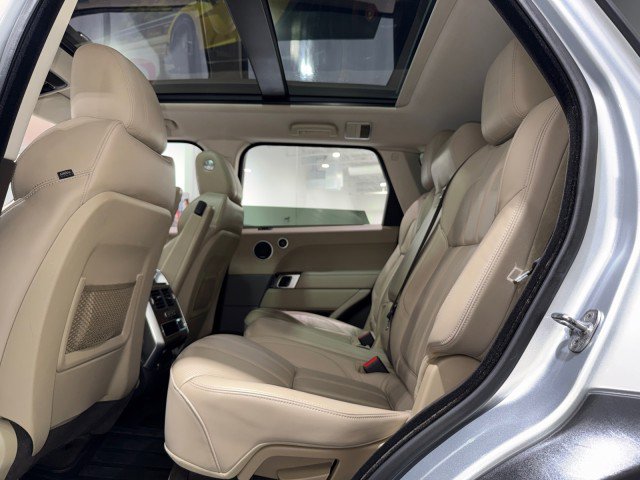 Used 2016 Land Rover Range Rover Sport HSE image 54