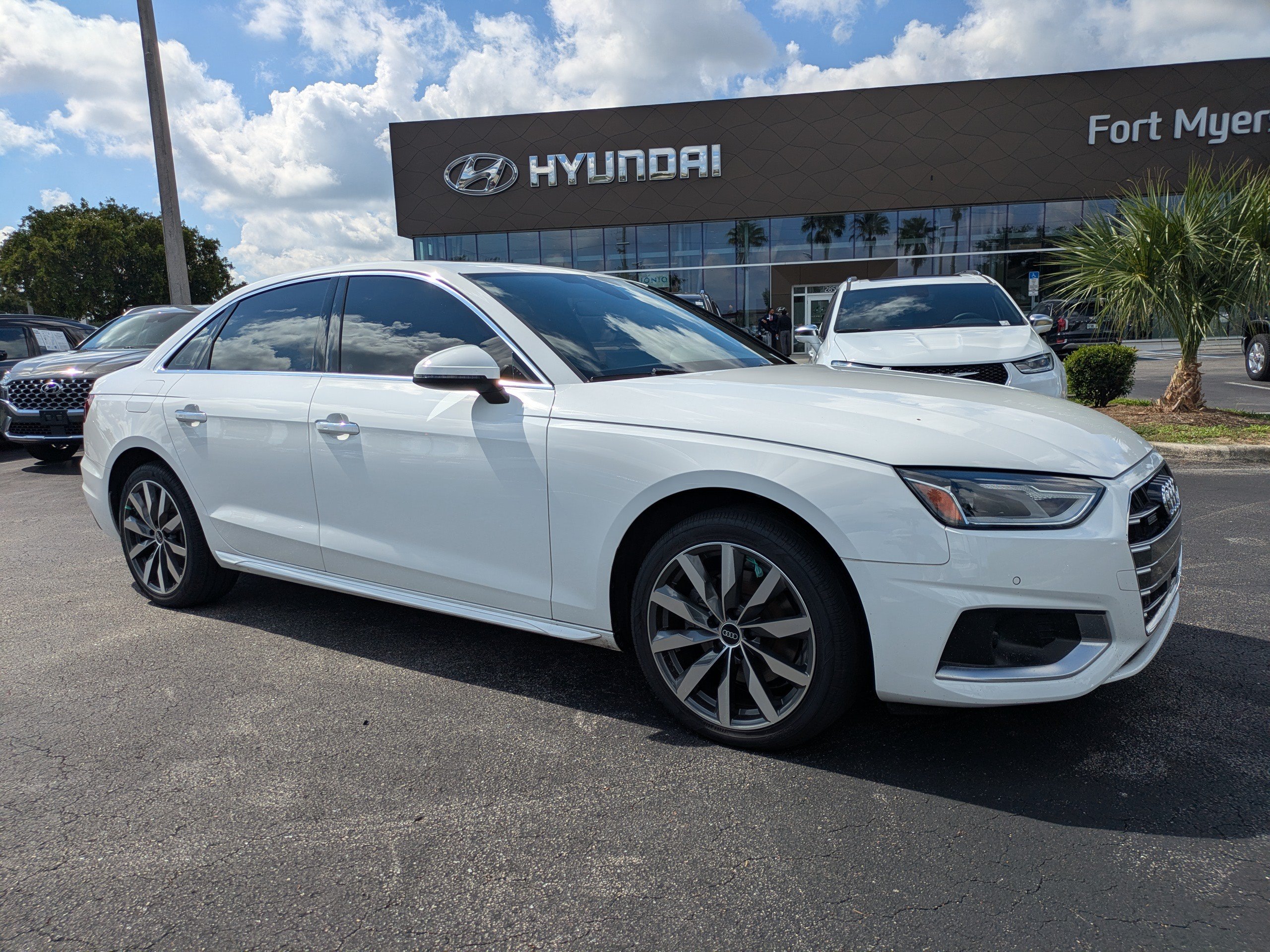 Used 2022 Audi A4 2.0T Premium w/ Convenience Package AWD/4WD image 2