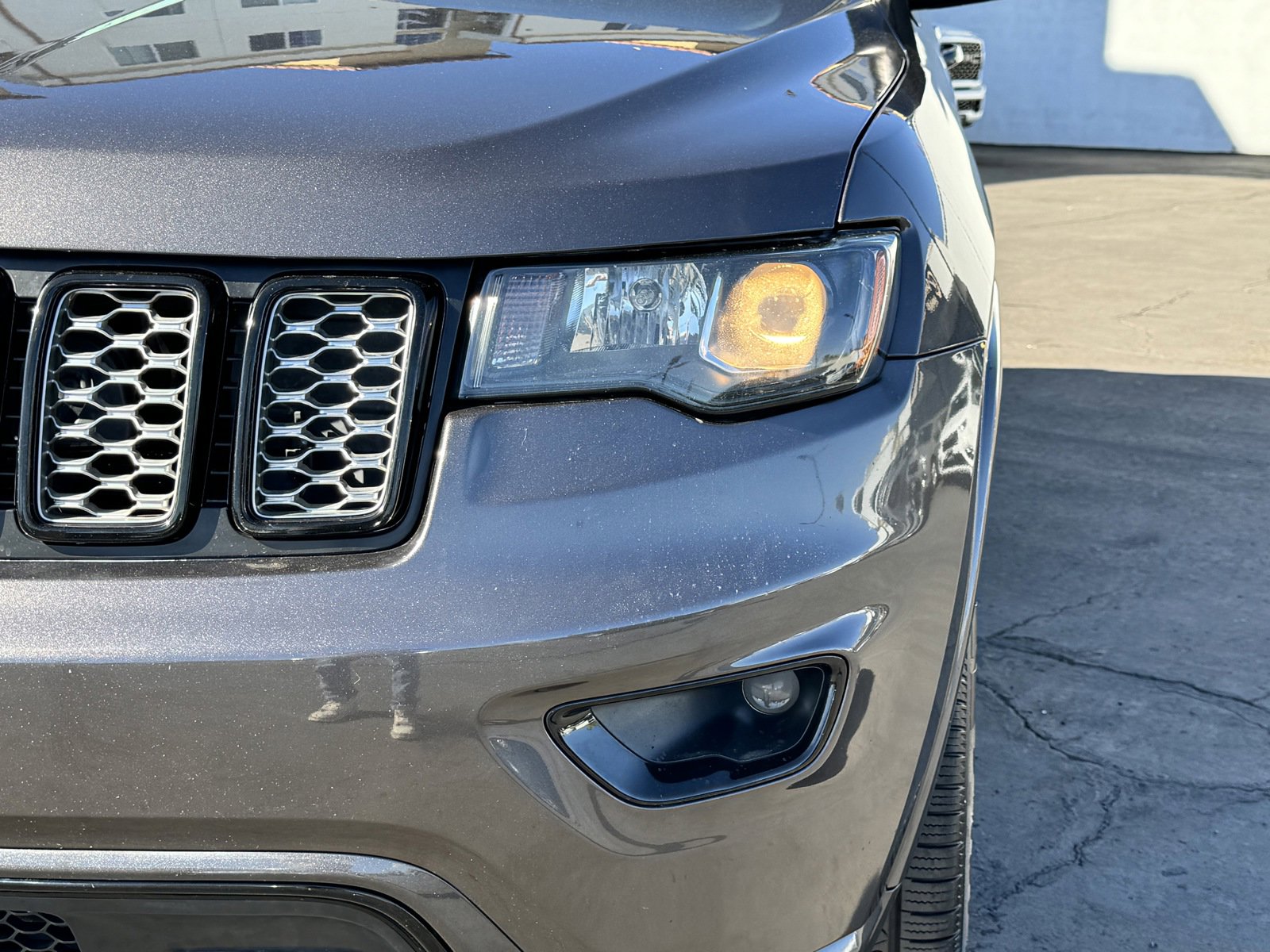 Used 2018 Jeep Grand Cherokee Altitude image 12