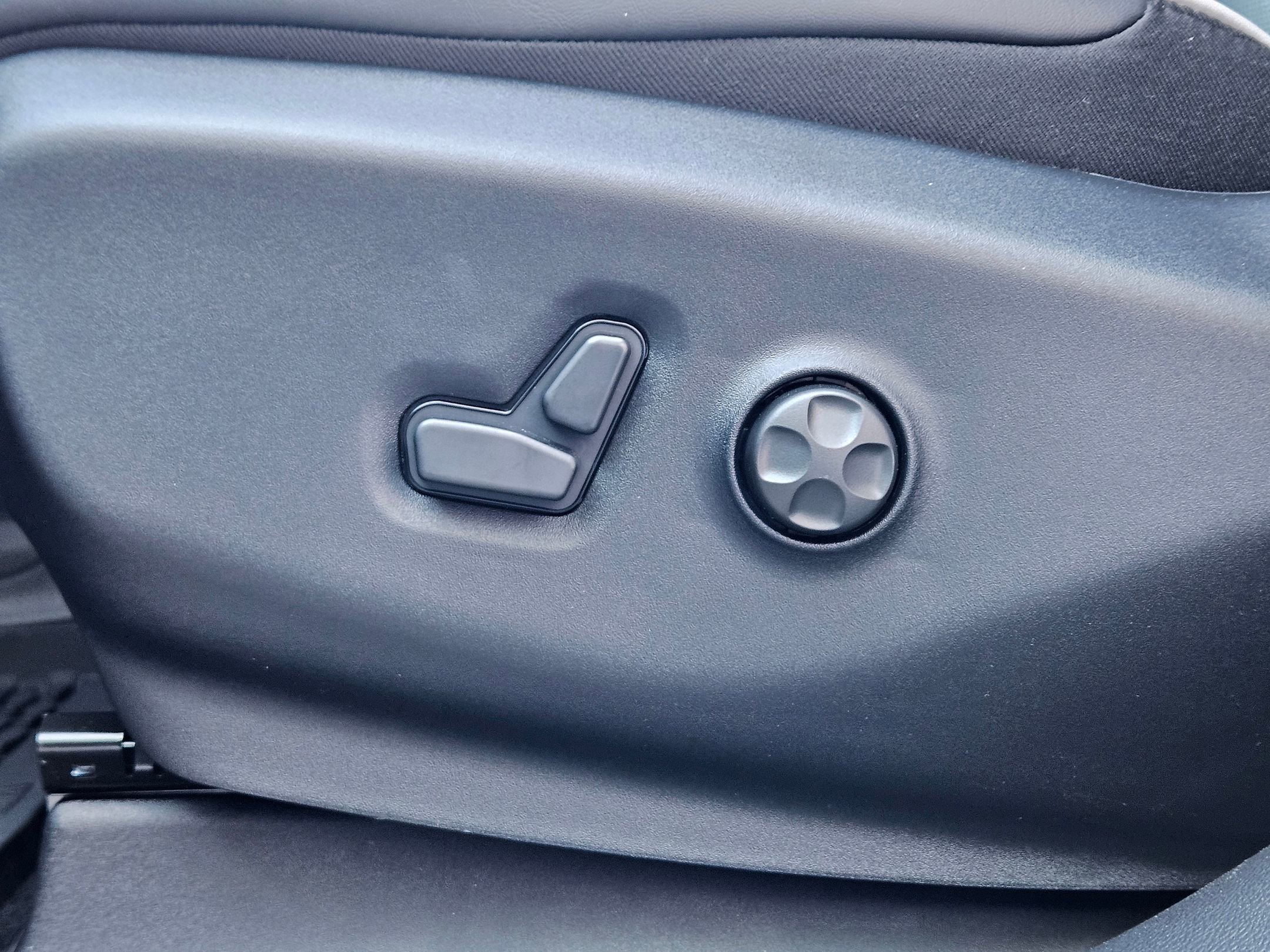 New 2026 Chrysler Pacifica Limited image 18