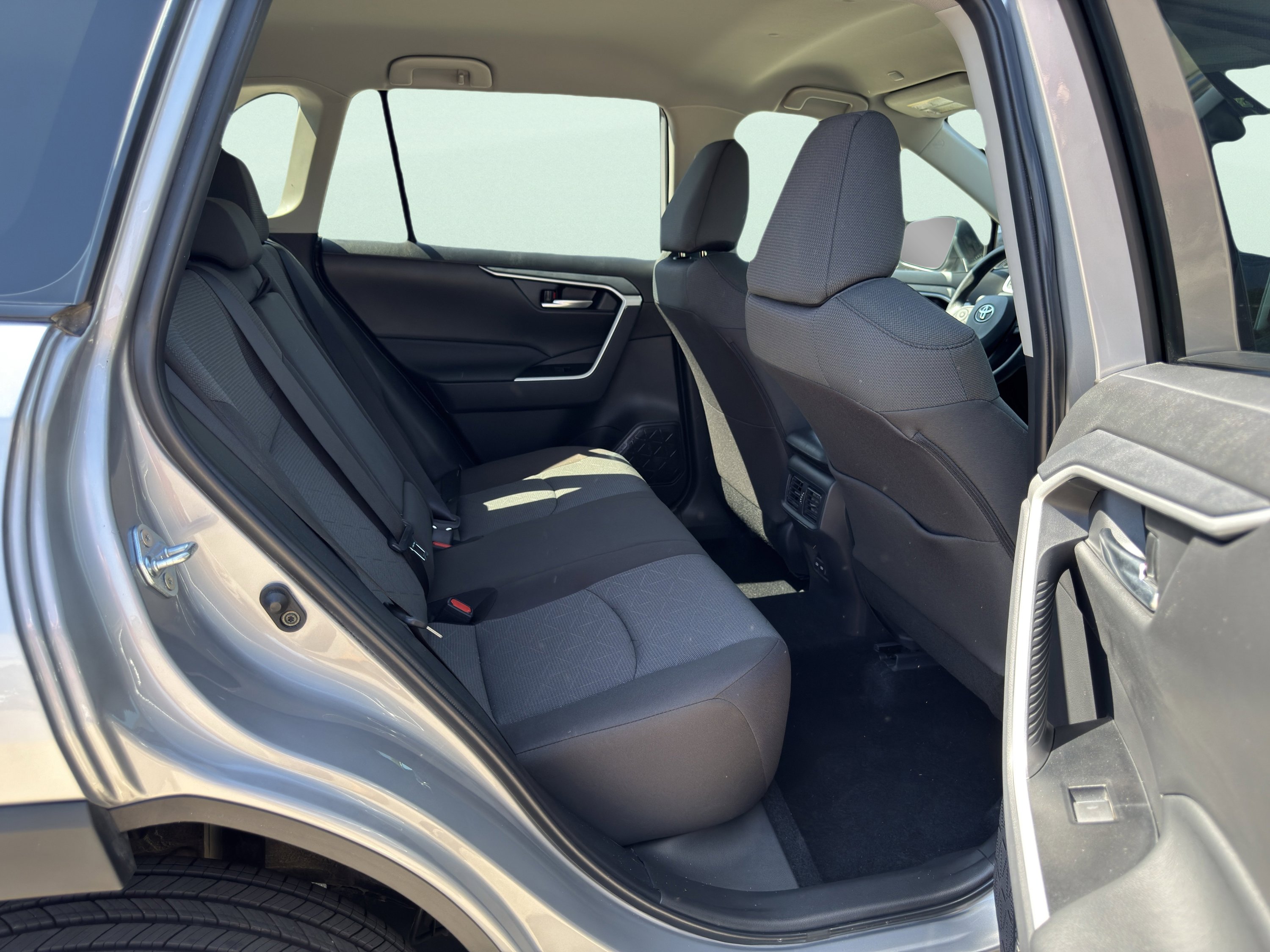 Used 2025 Toyota RAV4 XLE image 28