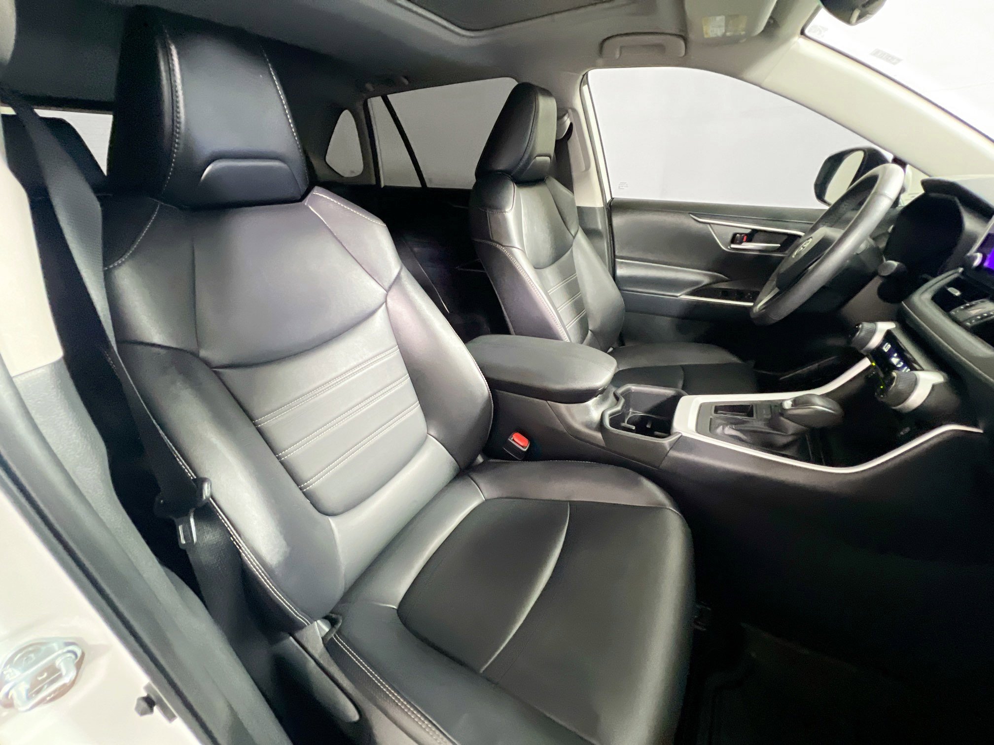 Used 2024 Toyota RAV4 XLE Premium image 31