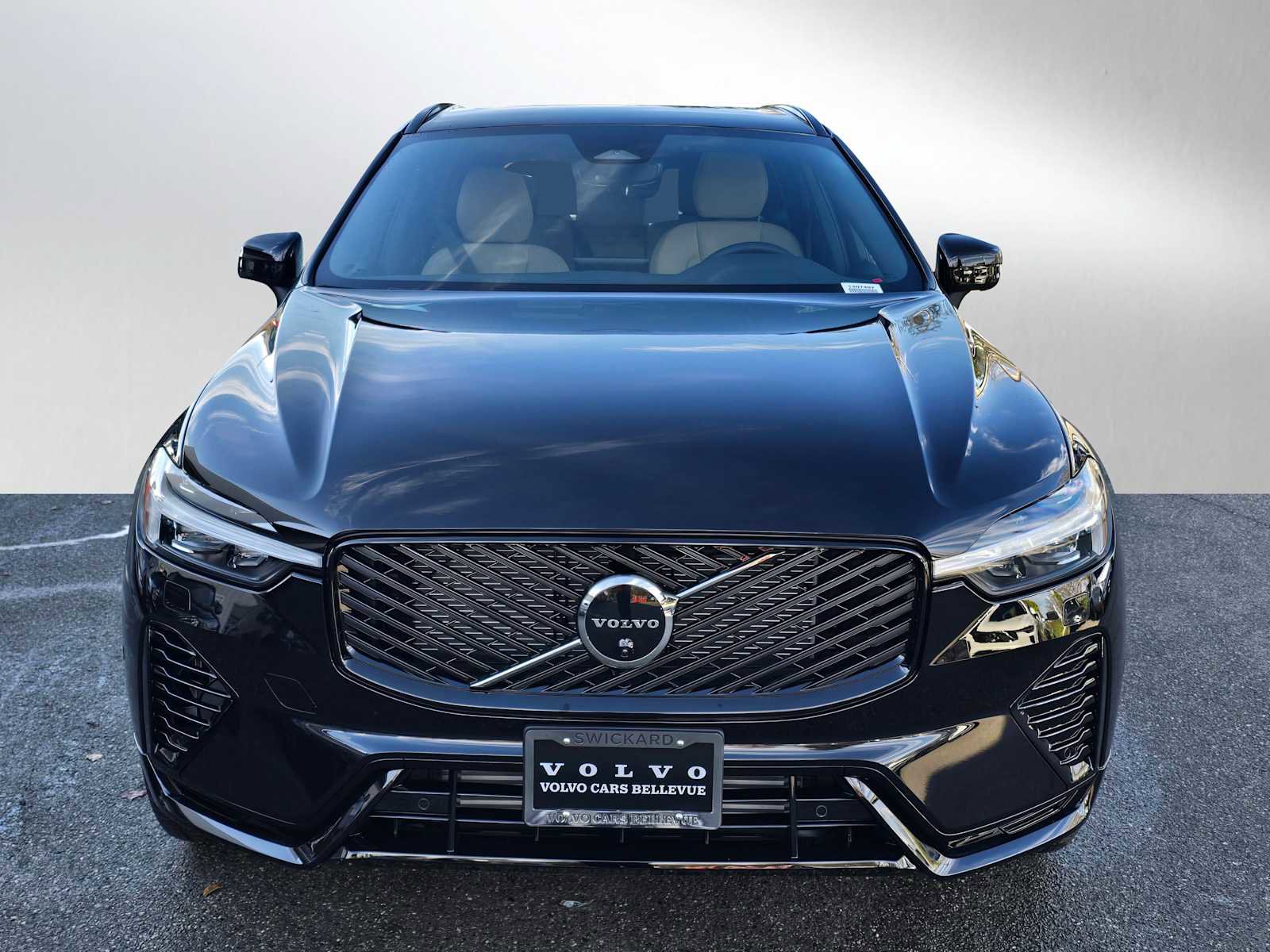 New 2026 Volvo XC60 T8 Plus w/ Protection Package Premier AWD/4WD image 8