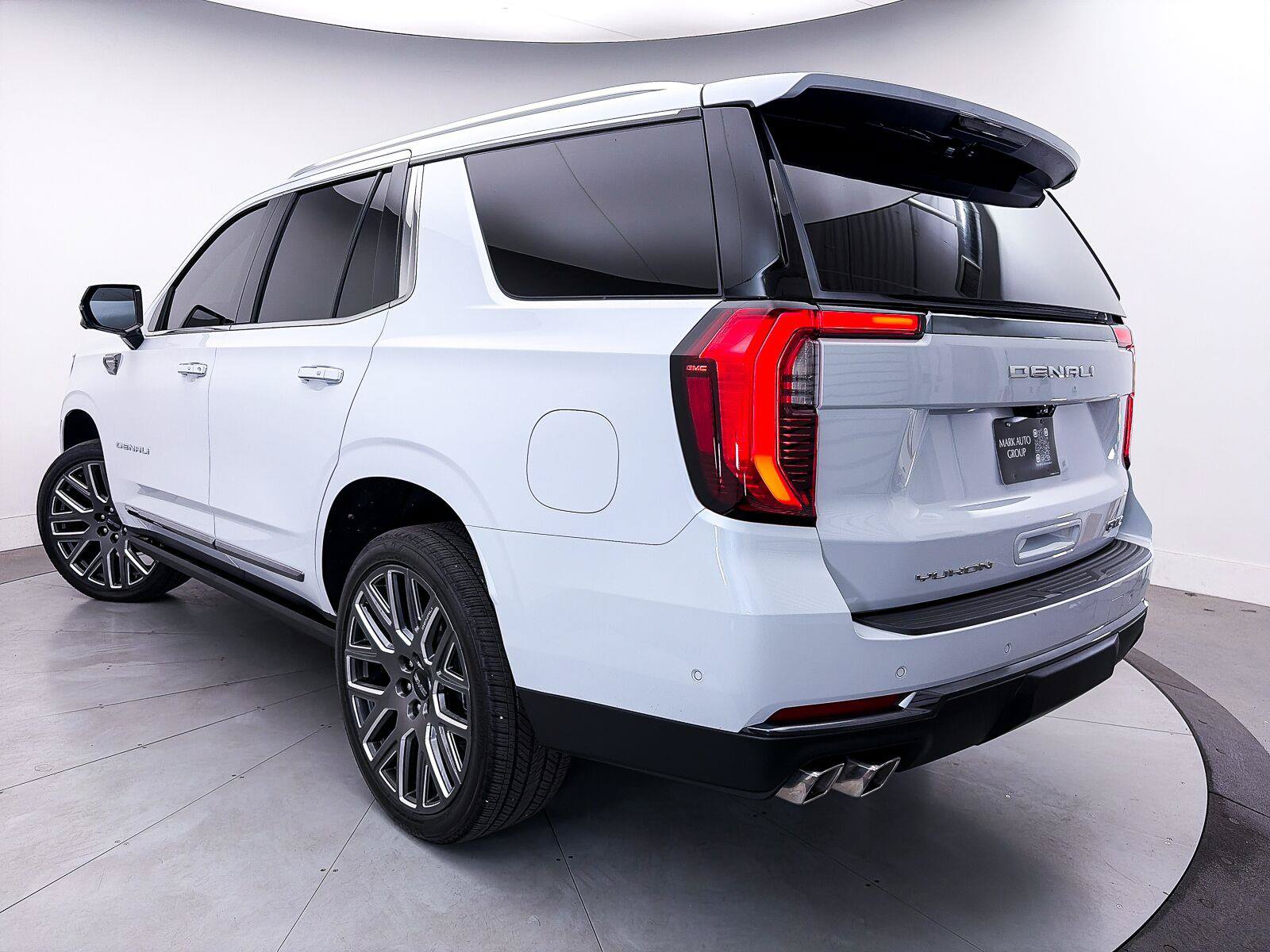 Used 2026 GMC Yukon Denali Ultimate AWD/4WD image 2