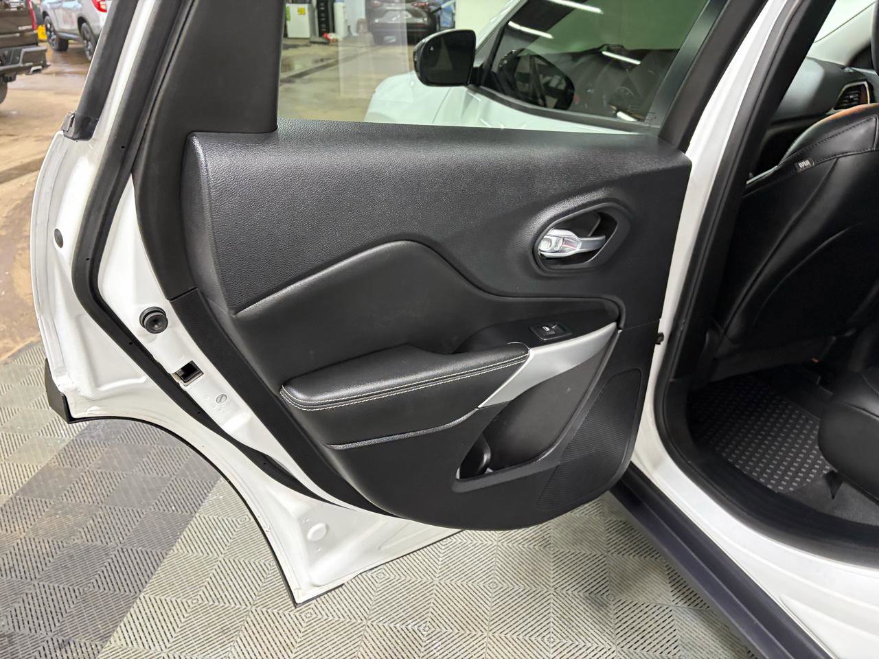 Used 2022 Jeep Cherokee Latitude w/ Trailer Tow Group image 22