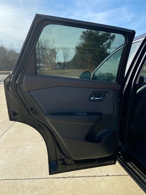 Used 2022 Nissan Rogue SV image 12