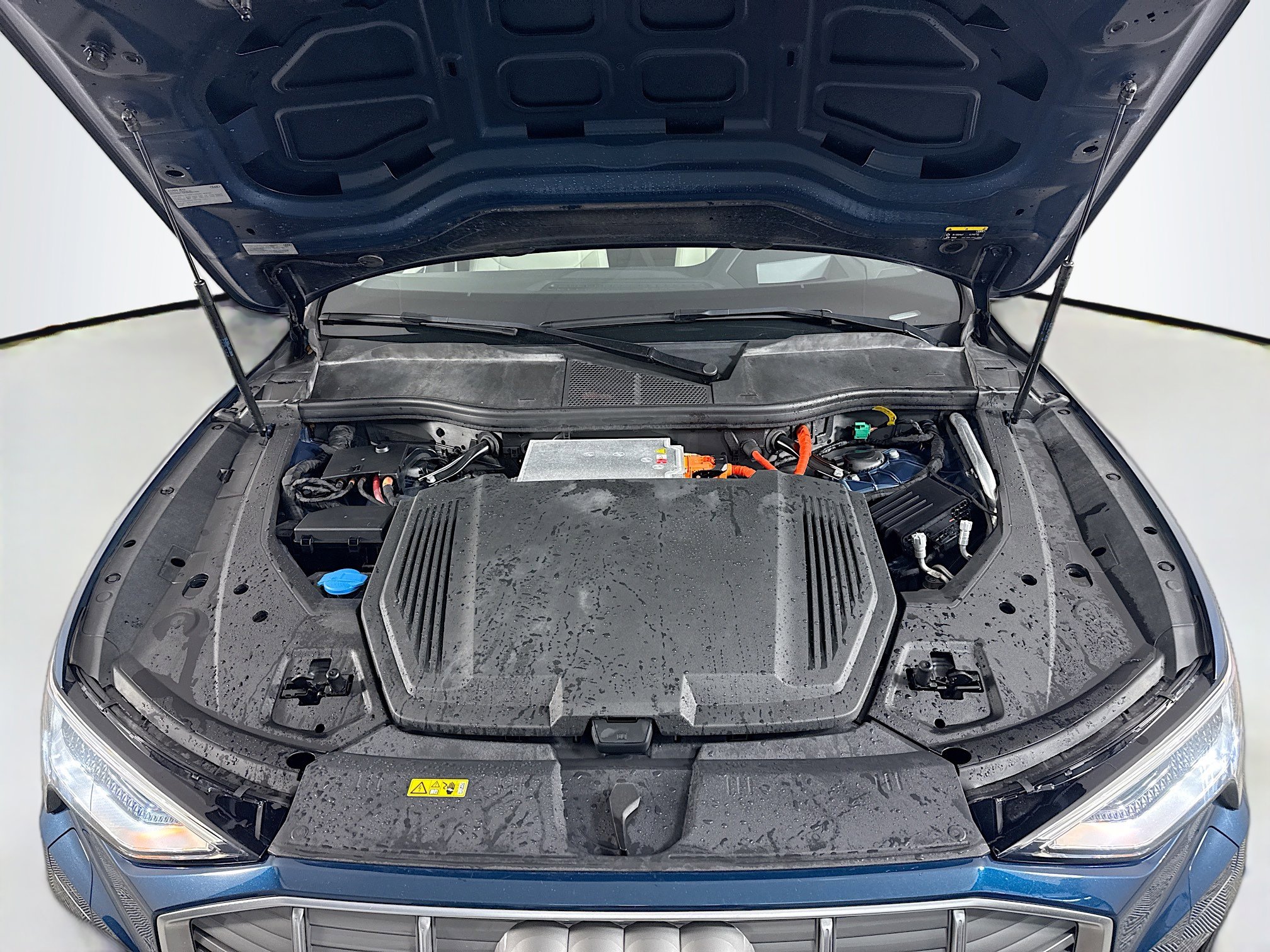 Used 2019 Audi e-tron Prestige w/ Prestige Package image 39