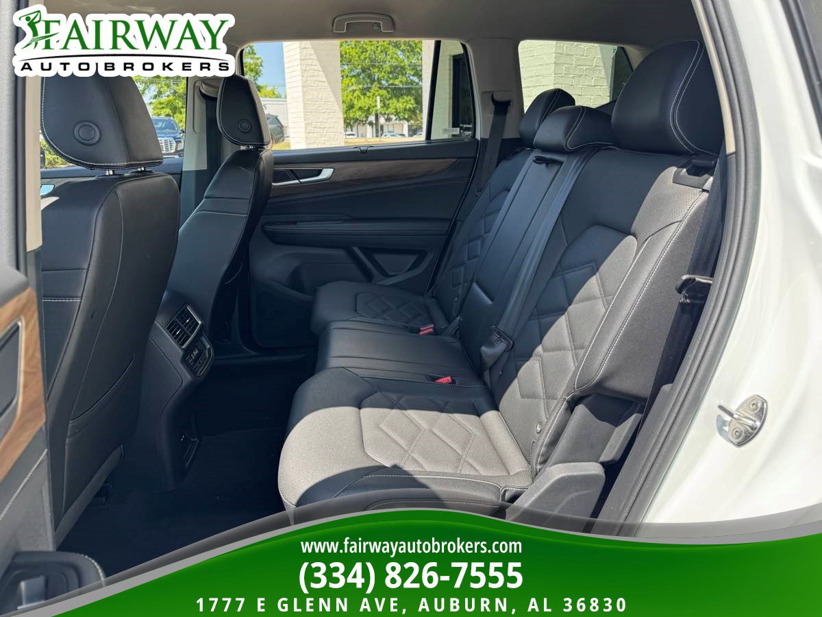 Used 2025 Volkswagen Atlas SE AWD/4WD image 11
